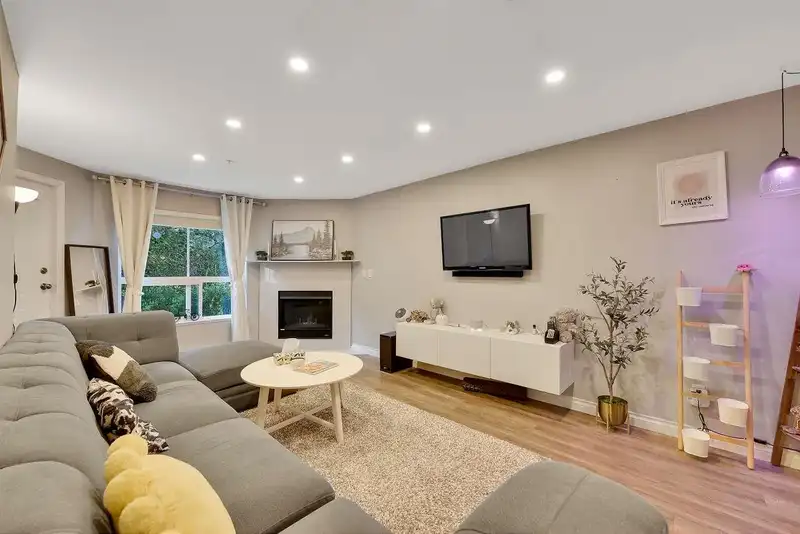 110 12733 72 AVENUE - photo 2 of 23