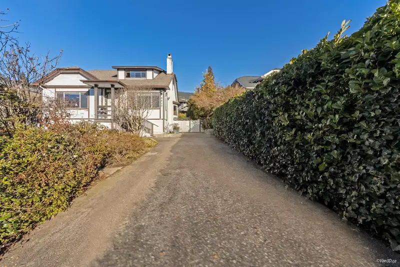 2317 KINGS AVENUE - photo 1 of 17