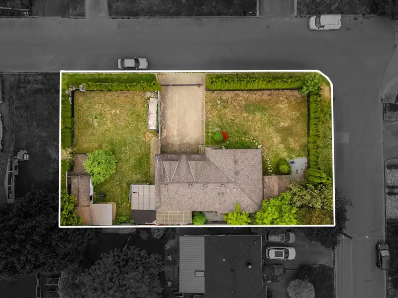 20984 118 AVENUE - photo 2 of 38