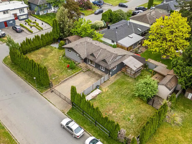 20984 118 AVENUE - photo 4 of 38