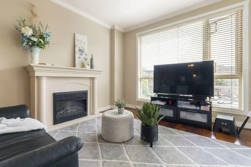 320 2628 MAPLE STREET - photo 2 of 25