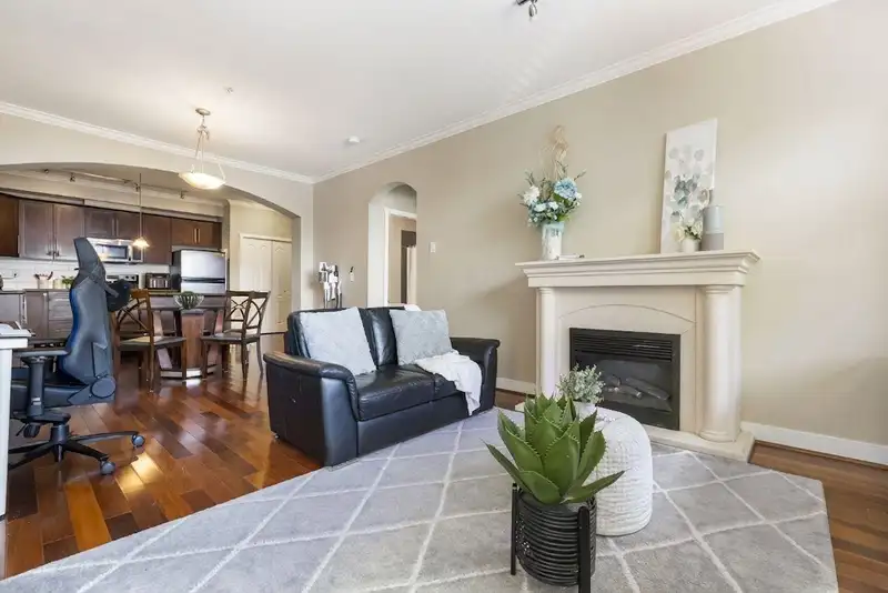 320 2628 MAPLE STREET - photo 3 of 25