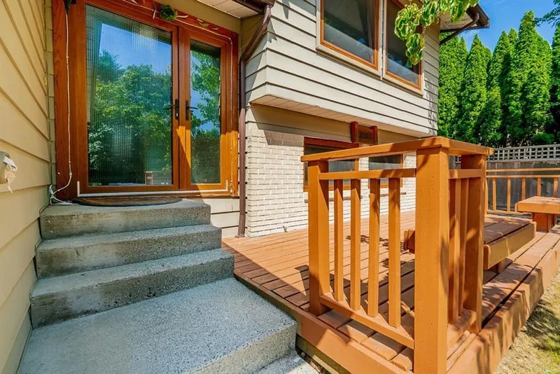 32855 HARWOOD CRESCENT - photo 4 of 25