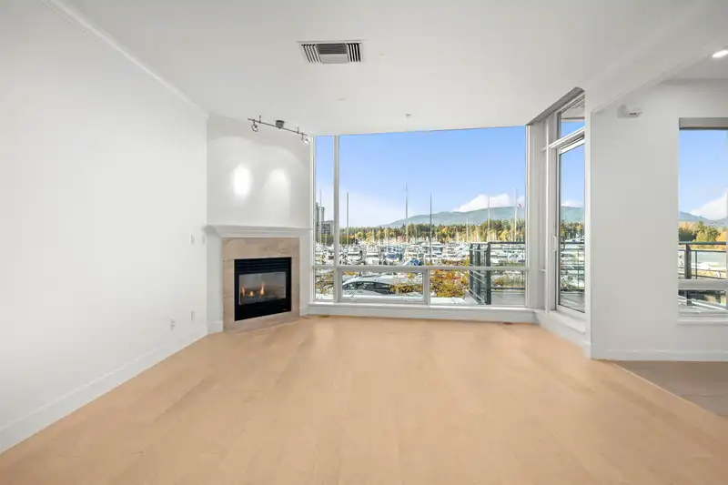 103 323 JERVIS STREET - photo 3 of 23