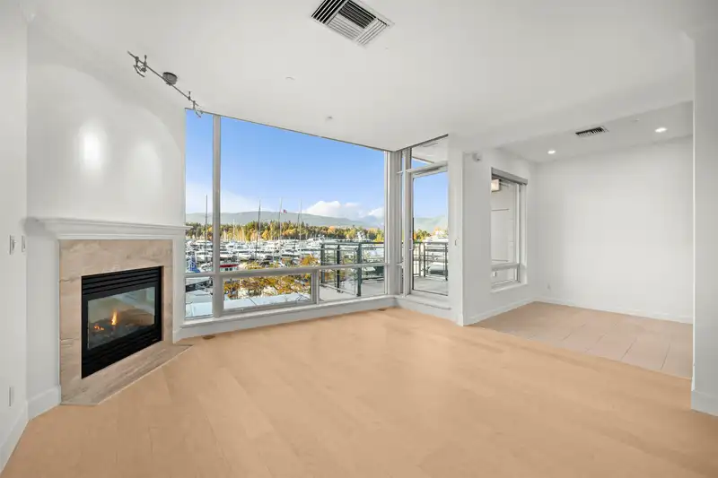 103 323 JERVIS STREET - photo 4 of 23