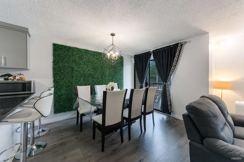 203 7131 133A STREET - photo 3 of 22