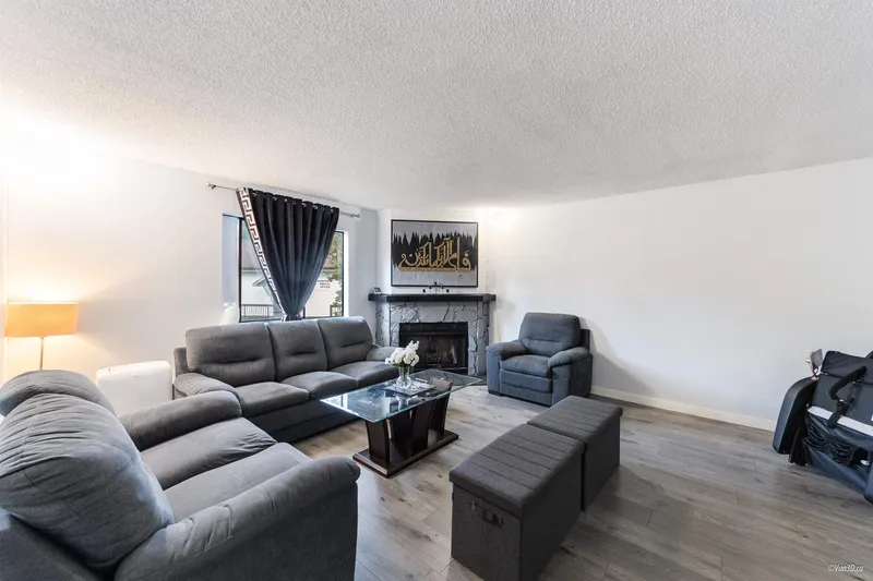 203 7131 133A STREET - photo 4 of 22