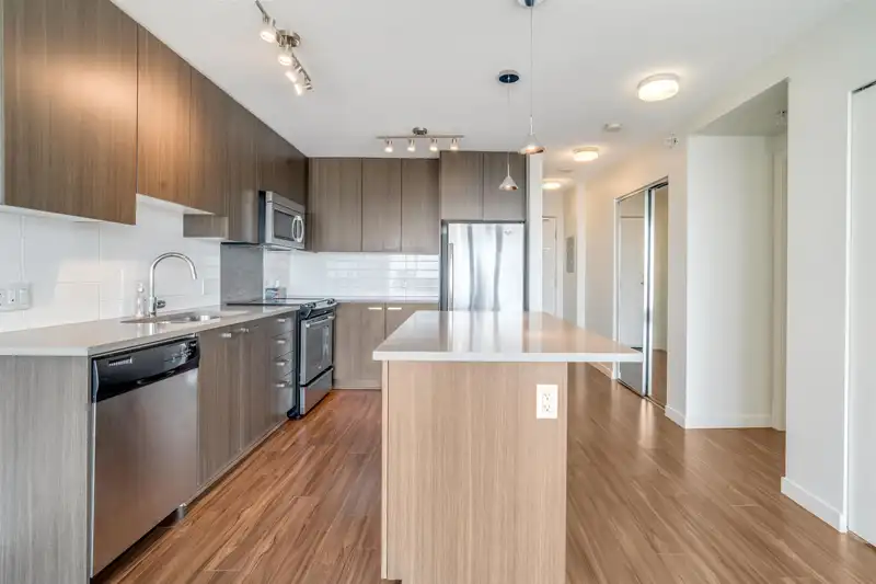 3707 13325 102A AVENUE - photo 1 of 39