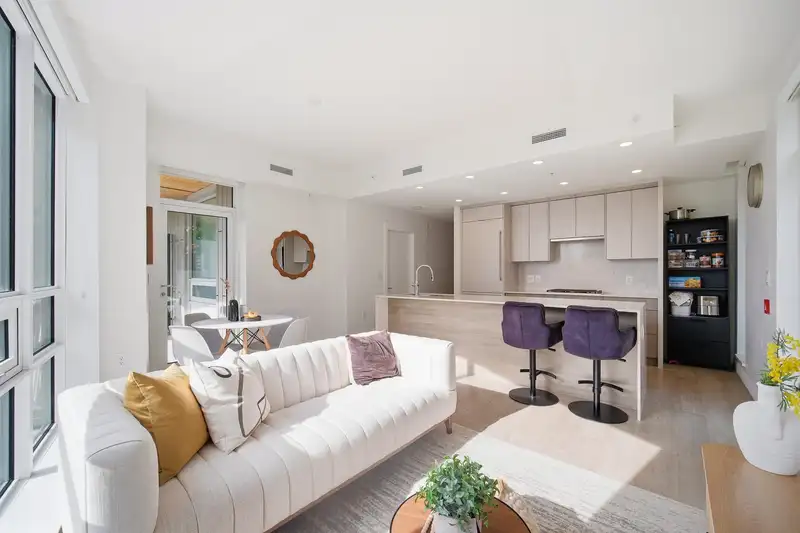 103 7638 CAMBIE STREET - photo 1 of 18