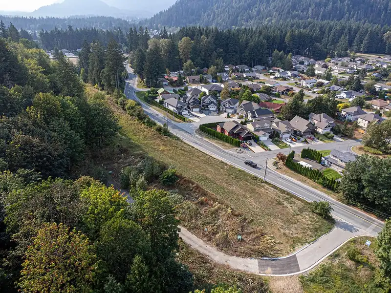 2 66026 KAWKAWA LAKE ROAD - photo 4 of 27