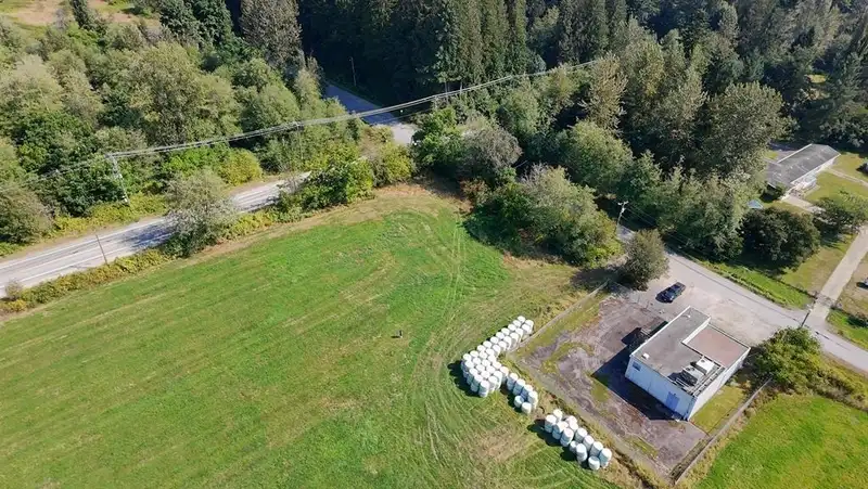27111 104 AVENUE - photo 2 of 26