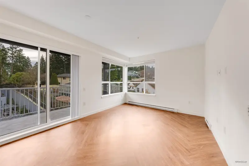 505 3229 ST JOHNS STREET - photo 4 of 25