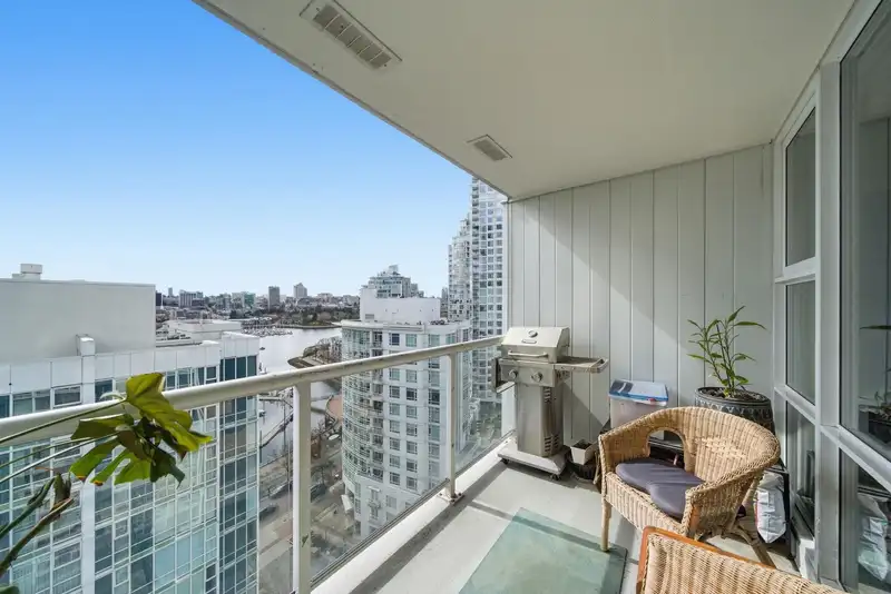 1808 193 AQUARIUS MEWS - photo 3 of 40