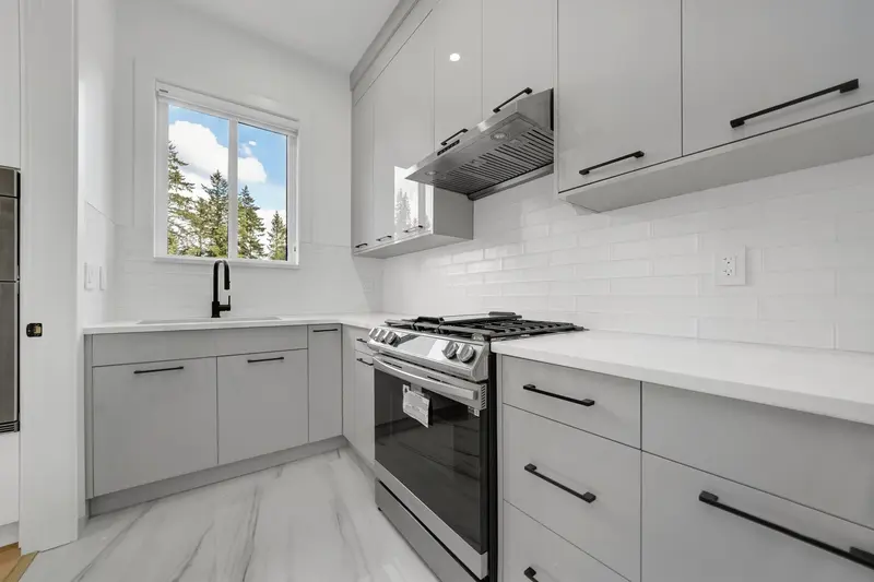 20070 46A AVENUE - photo 3 of 25