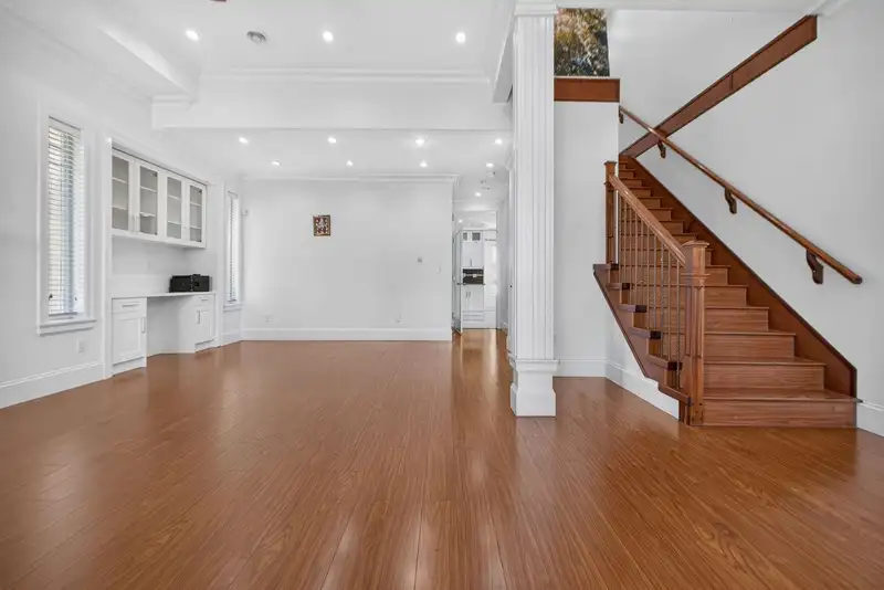 13296 62A AVENUE - photo 4 of 40