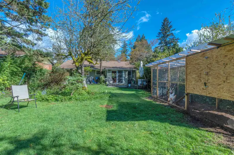 825 W 20TH STREET - photo 3 of 22