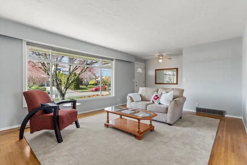 9726 JUNIPER STREET - photo 4 of 40