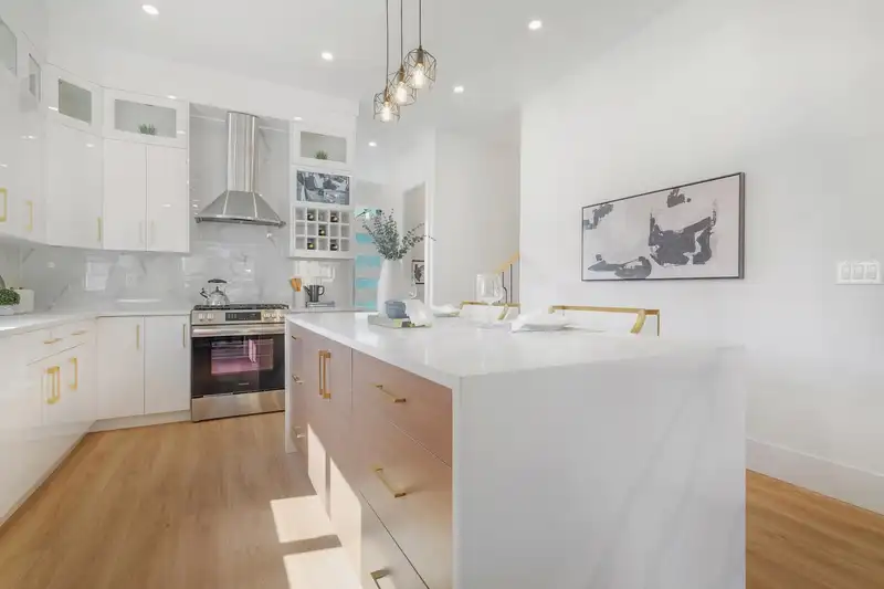 2 122 EIGHTH AVENUE - photo 3 of 18