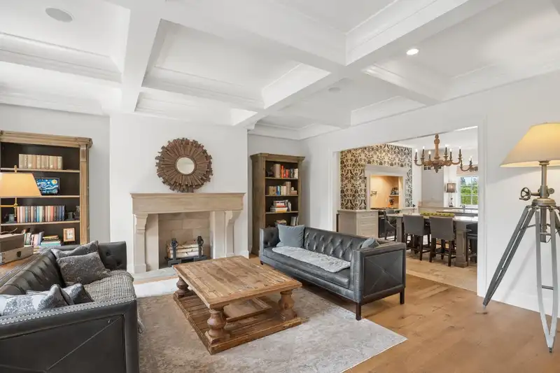 21041 47 AVENUE - photo 4 of 40
