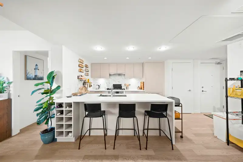 322 7828 GRANVILLE STREET - photo 3 of 17