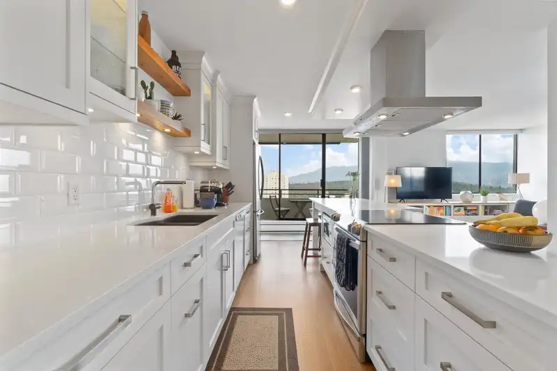 2204 1816 HARO STREET - photo 2 of 28