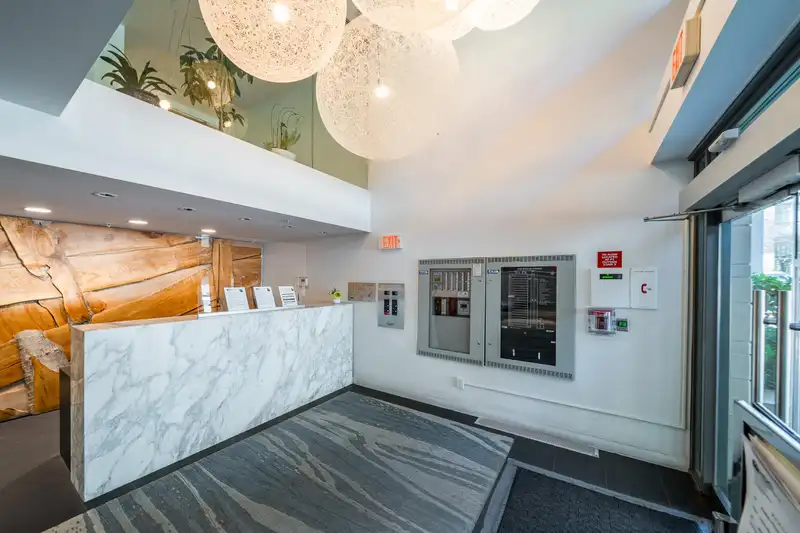 203 5782 BERTON AVENUE - photo 2 of 27