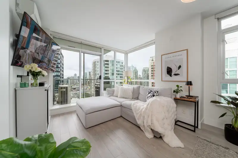 1908 821 CAMBIE STREET - photo 1 of 38