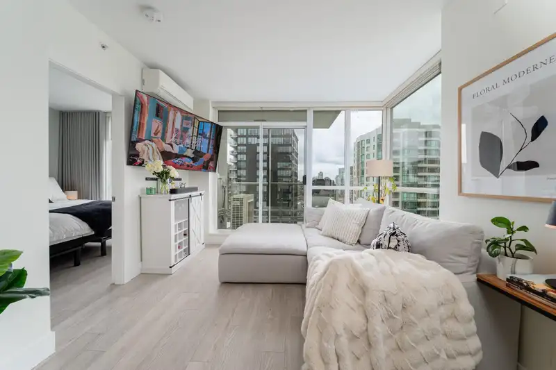 1908 821 CAMBIE STREET - photo 3 of 38
