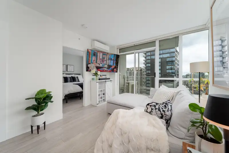 1908 821 CAMBIE STREET - photo 4 of 38
