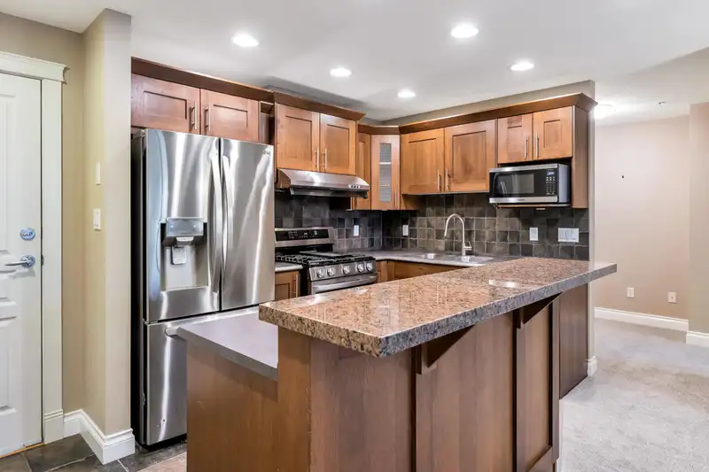 315 1787 154 STREET - photo 2 of 40