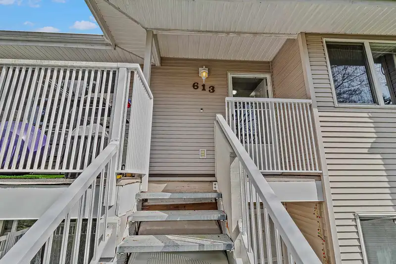 613 13923 72 AVENUE - photo 2 of 28