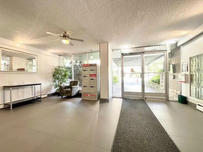 105 620 SEVENTH AVENUE - photo 3 of 23