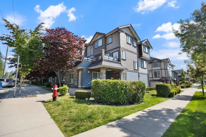 1 18819 71 AVENUE - photo 2 of 18
