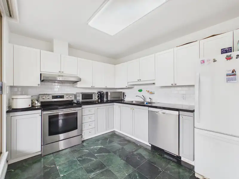 401 4830 BENNETT STREET - photo 4 of 15