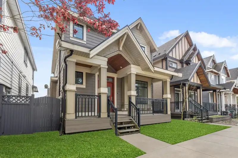 13082 60 AVENUE - photo 2 of 37