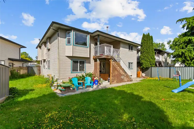 21549 50A AVENUE - photo 2 of 26