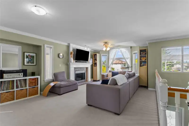 21549 50A AVENUE - photo 3 of 26
