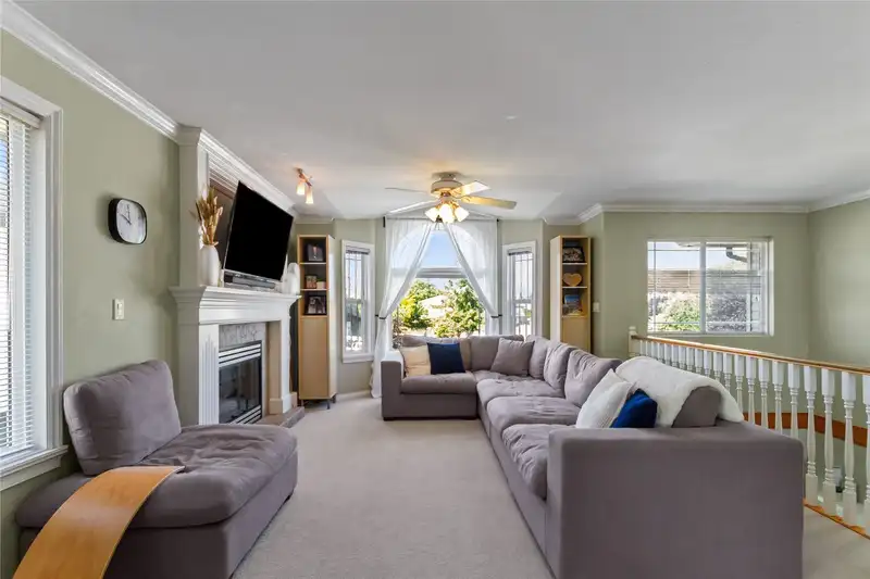 21549 50A AVENUE - photo 4 of 26