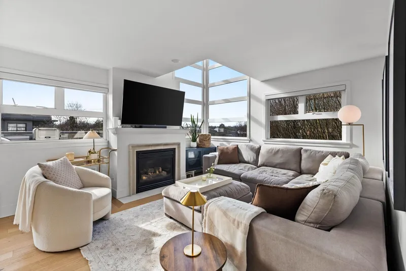 406 2181 W 12TH AVENUE - photo 1 of 25