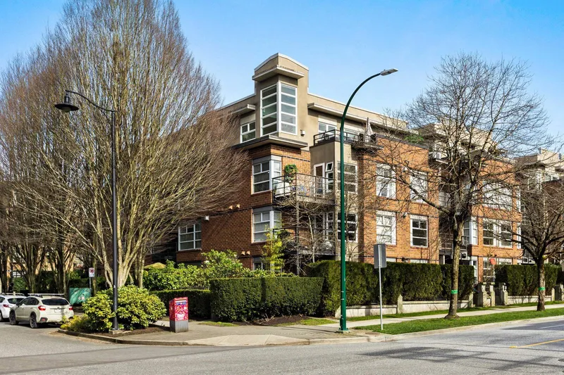 406 2181 W 12TH AVENUE - photo 2 of 25