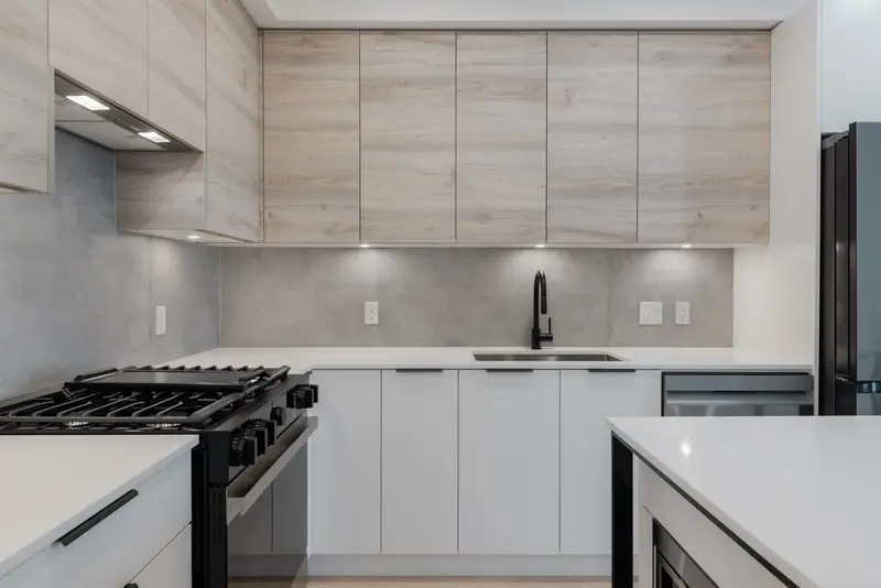 604 30494 CARDINAL AVENUE - photo 2 of 7