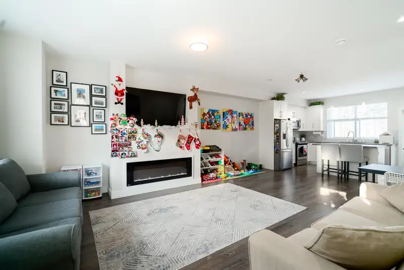 57 14541 WINTER CRESCENT - photo 1 of 40