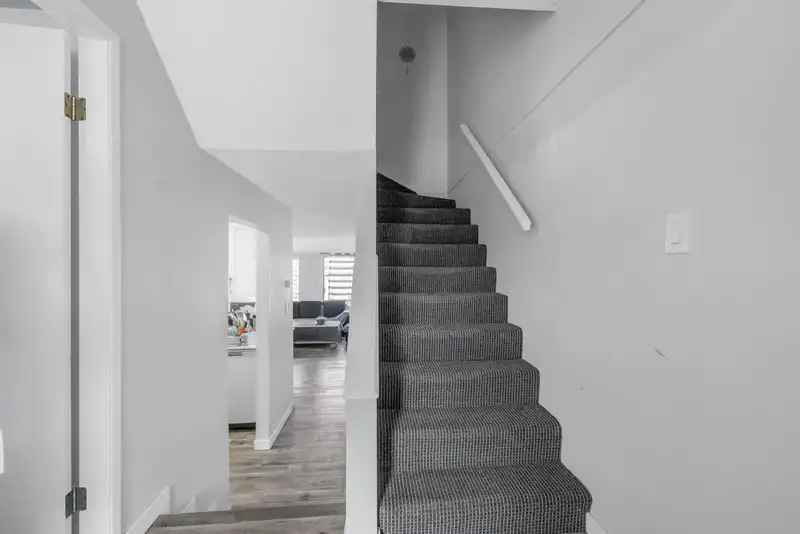 47 17708 60 AVENUE - photo 1 of 17