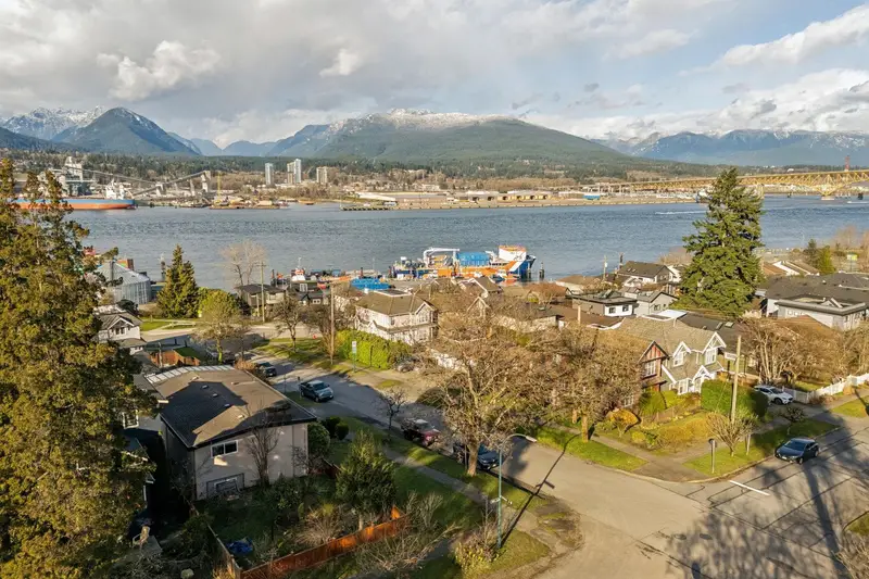 2798 YALE STREET - photo 4 of 17