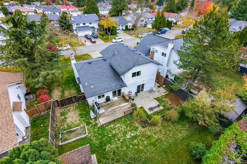 15276 95 AVENUE - photo 3 of 25