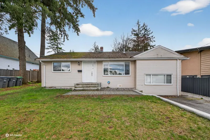 14032 GROSVENOR ROAD - photo 4 of 25