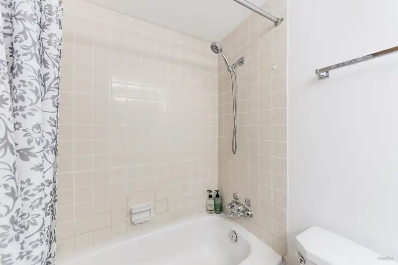 320 9857 MANCHESTER DRIVE - photo 4 of 20