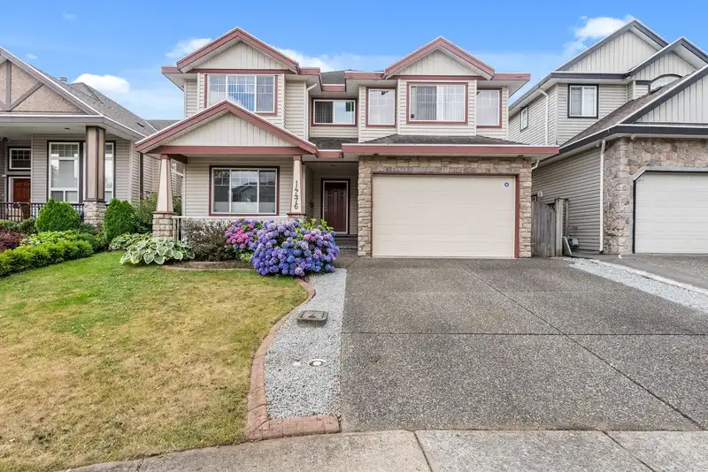 14476 74 AVENUE - photo 2 of 40