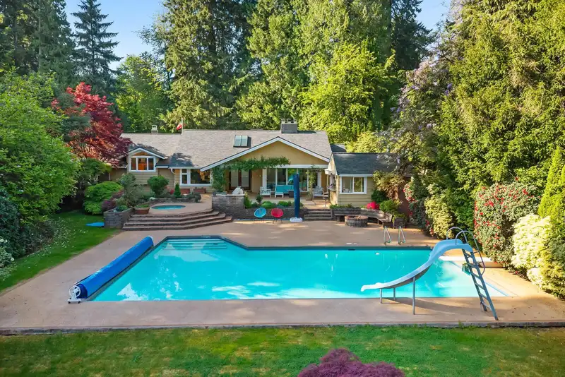 537 EASTCOT ROAD - photo 1 of 40