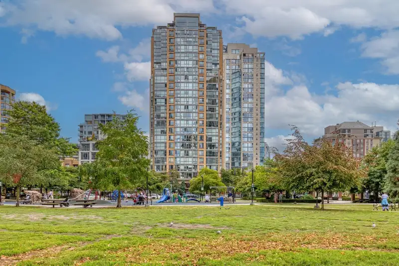 1707 1188 RICHARDS STREET - photo 1 of 24
